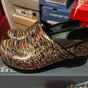 Dansko Size 37 Clogs